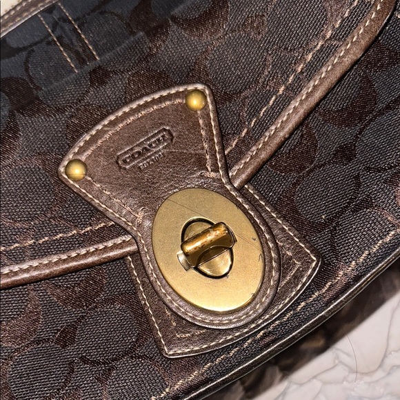 Coach Legacy Brown Leather Shoulder Bag with Gold Hardware - Picture 3 of 6